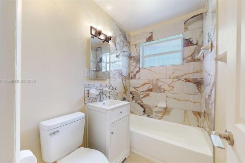 House in Florida City, Florida 3 bedrooms, 77.67 sq.m. № 1951423 - photo 15