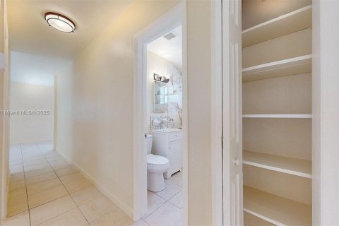 House in Florida City, Florida 3 bedrooms, 77.67 sq.m. № 1951423 - photo 16