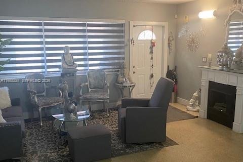 House in Hialeah, Florida 4 bedrooms, 161.56 sq.m. № 2017780 - photo 9