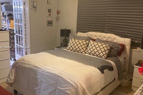 House in Hialeah, Florida 4 bedrooms, 161.56 sq.m. № 2017780 - photo 18