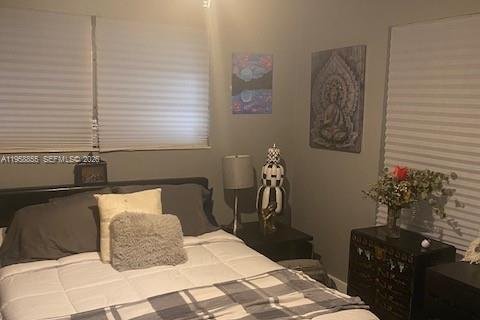 House in Hialeah, Florida 4 bedrooms, 161.56 sq.m. № 2017780 - photo 22