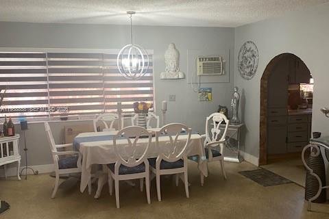 House in Hialeah, Florida 4 bedrooms, 161.56 sq.m. № 2017780 - photo 11