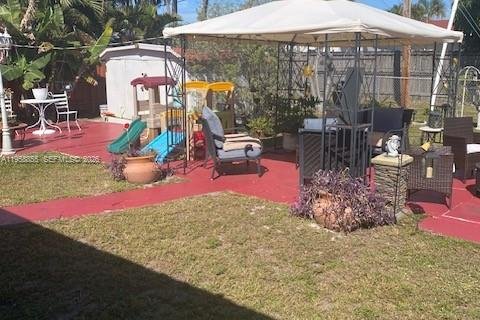 House in Hialeah, Florida 4 bedrooms, 161.56 sq.m. № 2017780 - photo 6