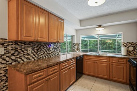 House in Hudson, Florida 3 bedrooms, 179.21 sq.m. № 1313447 - photo 16