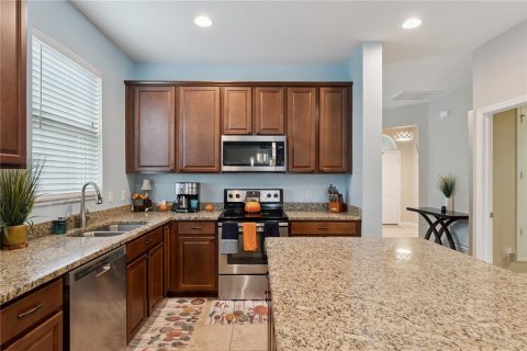 House in Orlando, Florida 4 bedrooms, 238.02 sq.m. № 2101255 - photo 11