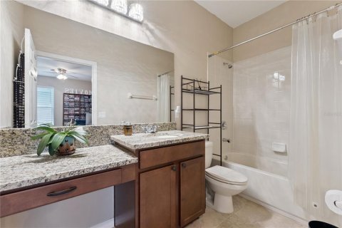House in Orlando, Florida 4 bedrooms, 238.02 sq.m. № 2101255 - photo 28