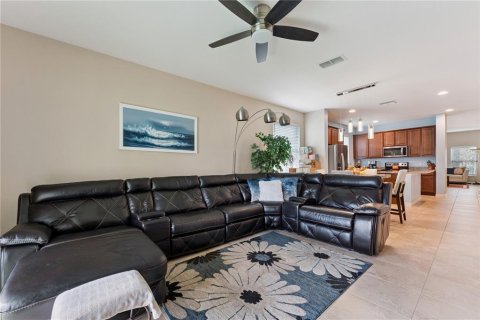 House in Orlando, Florida 4 bedrooms, 238.02 sq.m. № 2101255 - photo 15