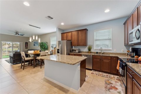 House in Orlando, Florida 4 bedrooms, 238.02 sq.m. № 2101255 - photo 8