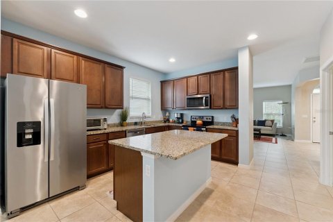 House in Orlando, Florida 4 bedrooms, 238.02 sq.m. № 2101255 - photo 12