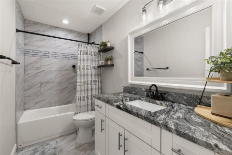 House in Tampa, Florida 4 bedrooms, 137.12 sq.m. № 1683090 - photo 22