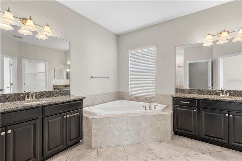 Casa en venta en Land O' Lakes, Florida, 5 dormitorios, 350.52 m2 № 2196590 - foto 21