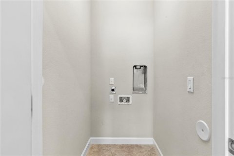 Casa en venta en Land O' Lakes, Florida, 5 dormitorios, 350.52 m2 № 2196590 - foto 23