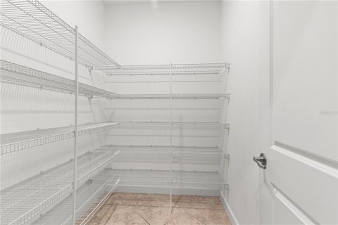 Casa en venta en Land O' Lakes, Florida, 5 dormitorios, 350.52 m2 № 2196590 - foto 6