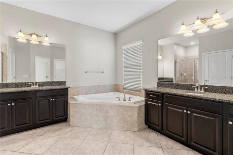 Casa en venta en Land O' Lakes, Florida, 5 dormitorios, 350.52 m2 № 2196590 - foto 19
