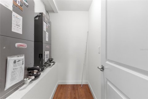 Casa en venta en Land O' Lakes, Florida, 5 dormitorios, 350.52 m2 № 2196590 - foto 28