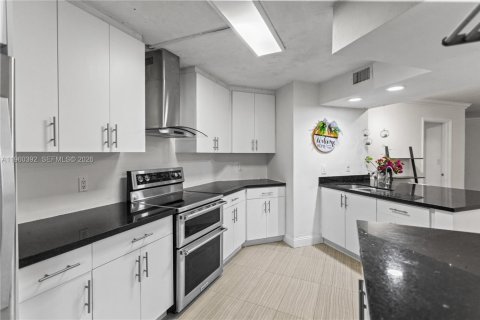 Кондоминиум с 3 спальнями в Плантация, Флорида № 2021810