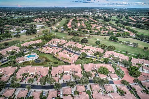 Townhouse in Palm Beach Gardens, Florida 3 bedrooms, 157.38 sq.m. № 1226869 - photo 1