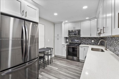 Condo in Pompano Beach, Florida, 3 bedrooms  № 1695089 - photo 16