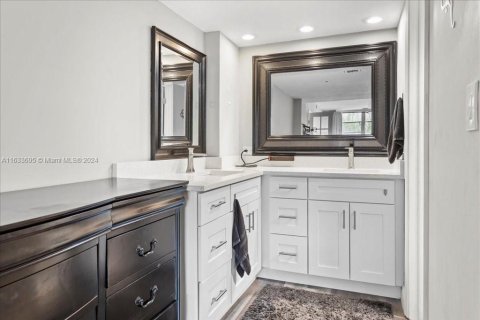 Condo in Pompano Beach, Florida, 3 bedrooms  № 1695089 - photo 15