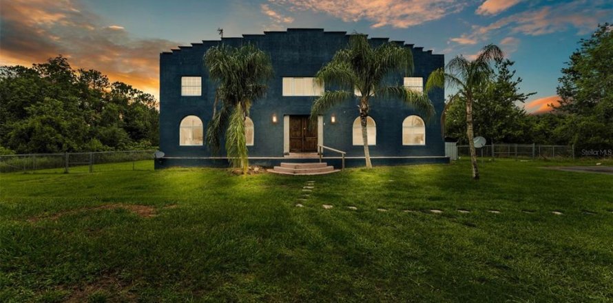 House in Avon Park, Florida 4 bedrooms, 395.39 sq.m. № 1769922