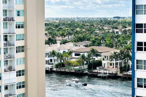 Condominio en alquiler en Hollywood, Florida, 2 dormitorios, 128.21 m2 № 1466254 - foto 20
