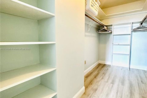 Condominio en alquiler en Hollywood, Florida, 2 dormitorios, 128.21 m2 № 1466254 - foto 14