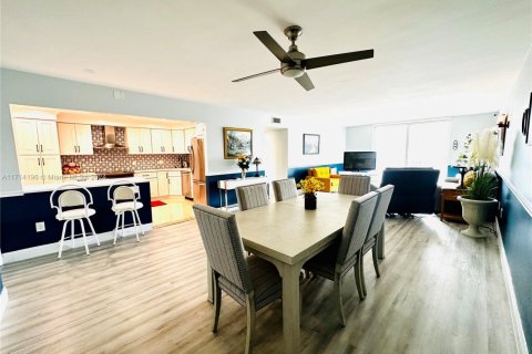 Condominio en alquiler en Hollywood, Florida, 2 dormitorios, 128.21 m2 № 1466254 - foto 1