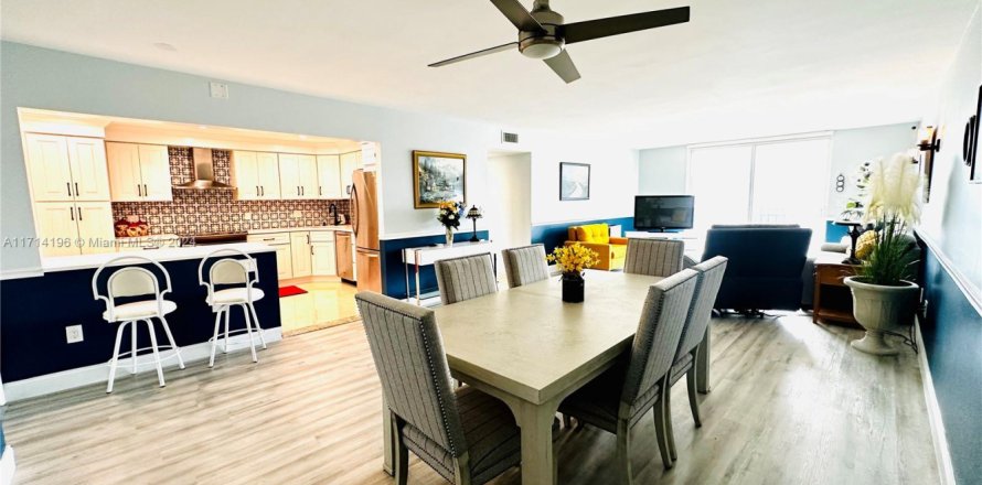 Condo à Hollywood, Floride, 2 chambres № 1466254