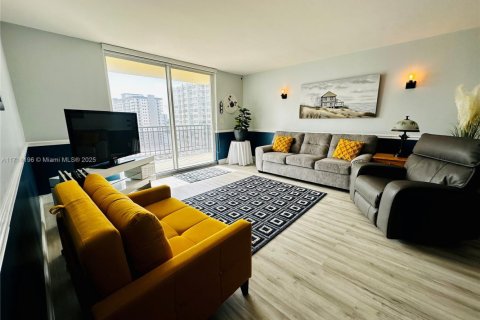 Condominio en alquiler en Hollywood, Florida, 2 dormitorios, 128.21 m2 № 1466254 - foto 8