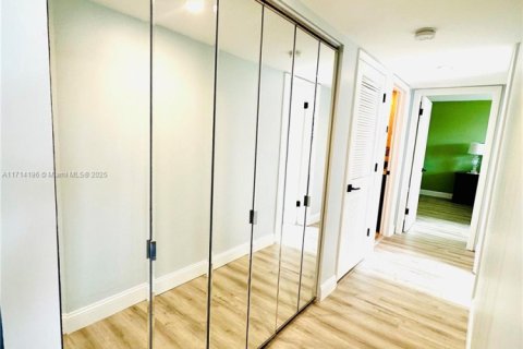 Condominio en alquiler en Hollywood, Florida, 2 dormitorios, 128.21 m2 № 1466254 - foto 13