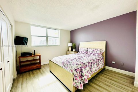 Condominio en alquiler en Hollywood, Florida, 2 dormitorios, 128.21 m2 № 1466254 - foto 11