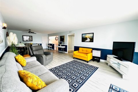 Condominio en alquiler en Hollywood, Florida, 2 dormitorios, 128.21 m2 № 1466254 - foto 5