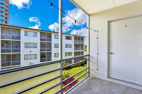Copropriété à louer à West Palm Beach, Floride: 1 chambre, 55.74 m2 № 970453 - photo 1