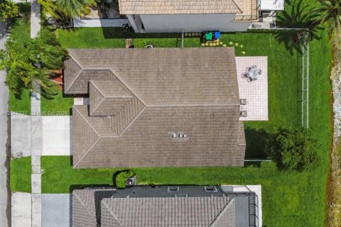 House in Miramar, Florida 3 bedrooms, 168.62 sq.m. № 2244395 - photo 26