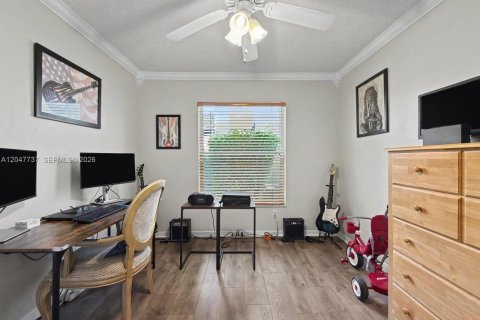 House in Miramar, Florida 3 bedrooms, 168.62 sq.m. № 2244395 - photo 21