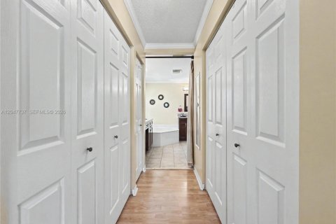 House in Miramar, Florida 3 bedrooms, 168.62 sq.m. № 2244395 - photo 13