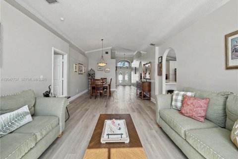 House in Miramar, Florida 3 bedrooms, 168.62 sq.m. № 2244395 - photo 5
