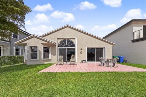 House in Miramar, Florida 3 bedrooms, 168.62 sq.m. № 2244395 - photo 25