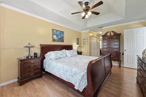 House in Miramar, Florida 3 bedrooms, 168.62 sq.m. № 2244395 - photo 12