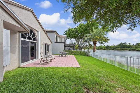 House in Miramar, Florida 3 bedrooms, 168.62 sq.m. № 2244395 - photo 22
