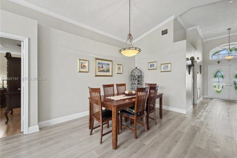 House in Miramar, Florida 3 bedrooms, 168.62 sq.m. № 2244395 - photo 4