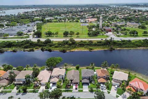 House in Miramar, Florida 3 bedrooms, 168.62 sq.m. № 2244395 - photo 28
