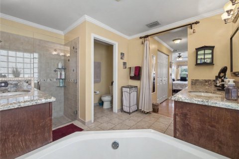 House in Miramar, Florida 3 bedrooms, 168.62 sq.m. № 2244395 - photo 16