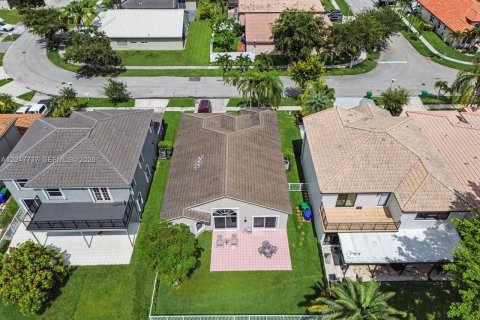 House in Miramar, Florida 3 bedrooms, 168.62 sq.m. № 2244395 - photo 27