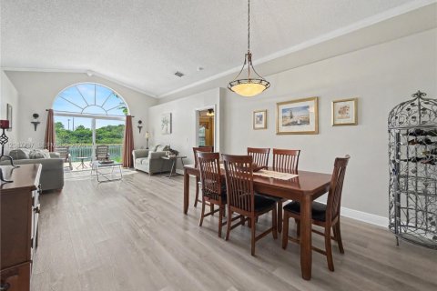 House in Miramar, Florida 3 bedrooms, 168.62 sq.m. № 2244395 - photo 3