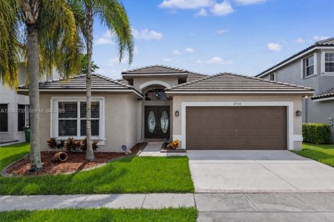 House in Miramar, Florida 3 bedrooms, 168.62 sq.m. № 2244395