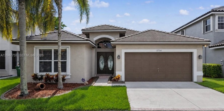 House in Miramar, Florida 3 bedrooms, 168.62 sq.m. № 2244395