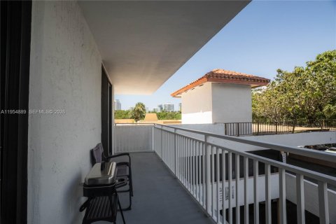 Condo in Sunny Isles Beach, Florida, 3 bedrooms  № 2168595 - photo 21