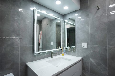 Condo in Sunny Isles Beach, Florida, 3 bedrooms  № 2168595 - photo 19