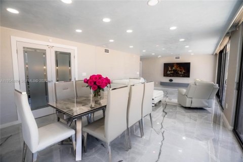 Condo in Sunny Isles Beach, Florida, 3 bedrooms  № 2168595 - photo 3